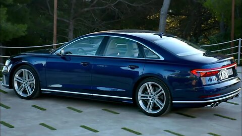 Audi S8 Navarra Blue A BMW M760Li annihilator? 🤔