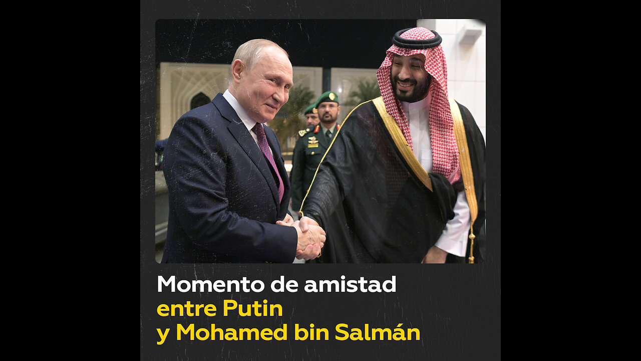 Putin da un entusiasmado y fuerte apretón de manos a Mohamed bin Salmán