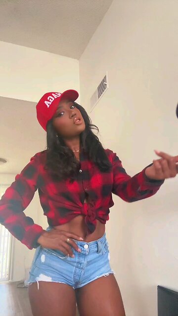 Kamila Harris 💃 👯‍♂️ with Beyonce