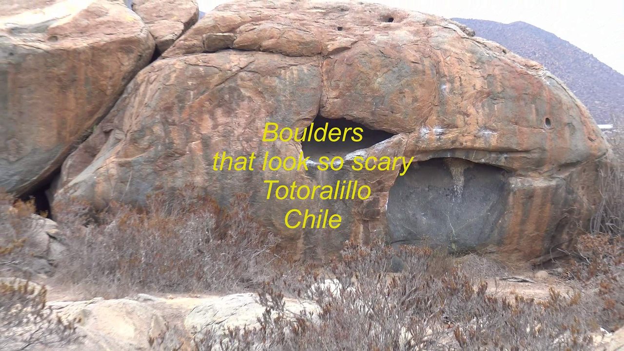 Scary looking boulders at Totoralillo in Chile