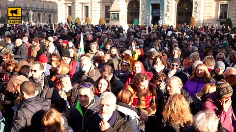 NON SI FERMANO LE PROTESTE CONTRO IL GREEN PASS: IN MIGLIAIA A TORINO