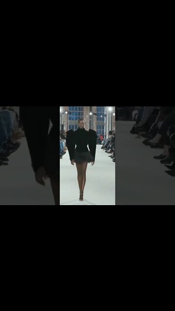 Akonchangkou in Alexandrevauthier Spring/Summer 2022 HauteCouture FashionShow