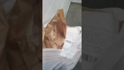 eu não quero ser preso por que eu roubei um pãozinho... até porque eu trabalho ganho meu dinheiro 💰💰