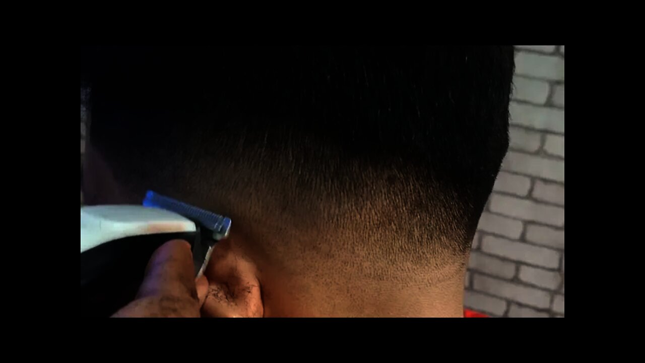 cara menghilangkan garis pembatas rambut keriting //fade step by step bassic men's haircut 2021