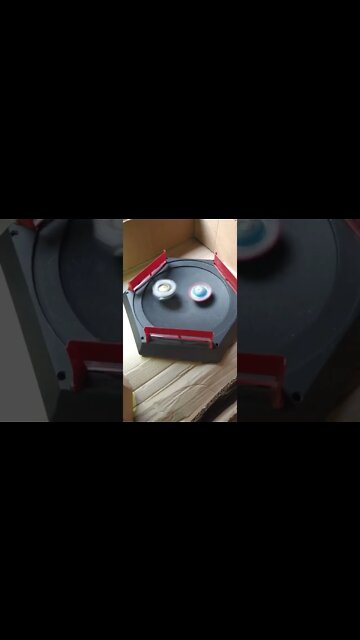 batalha de beyblade raphael vs valkyrie #batalhadebeyblade