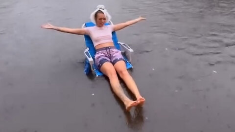 Woah Vicky doing Florida activities