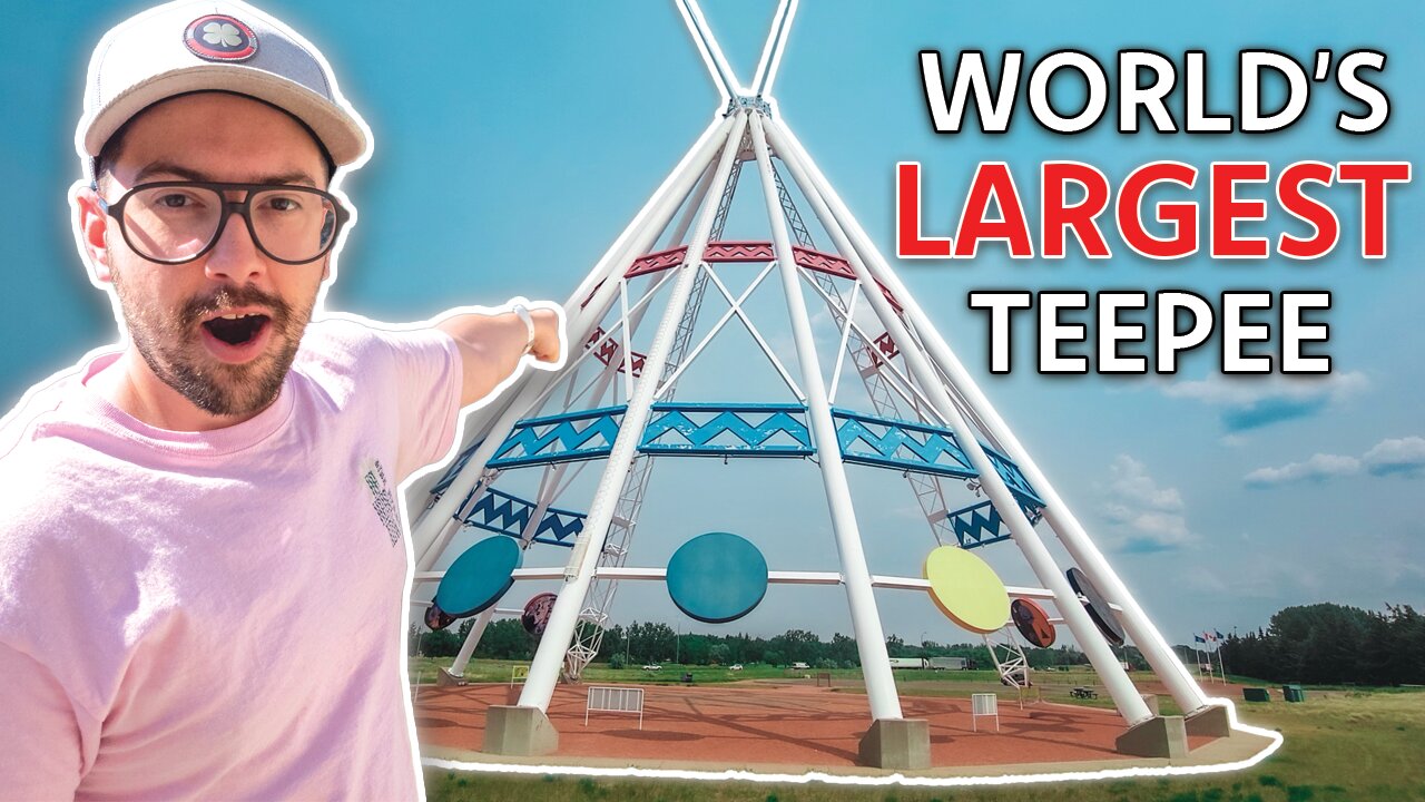 Exploring Canada's LARGEST Roadside Attractions!