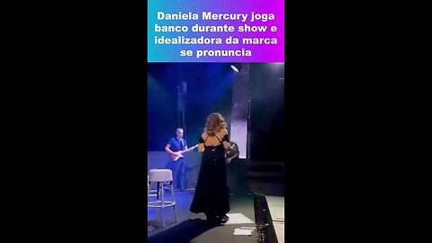 Daniela Mercury joga banqueta do palco e marca se pronuncia