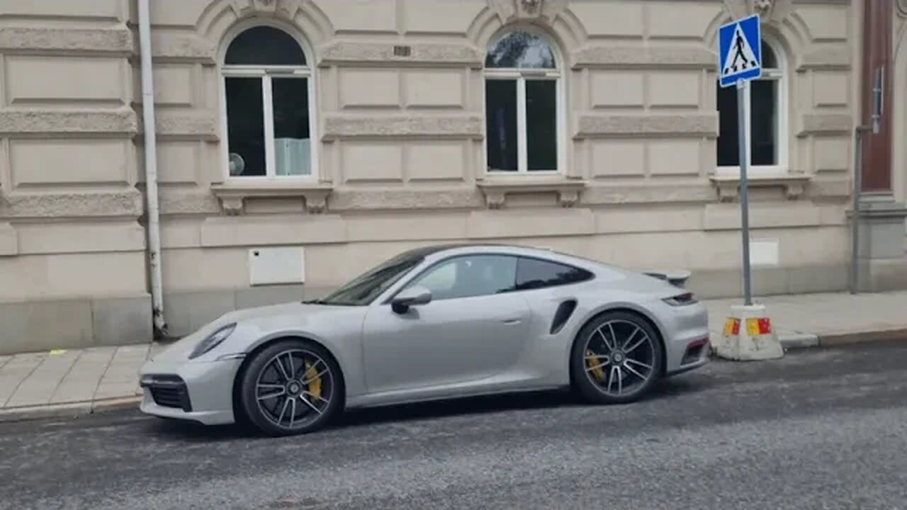 [8k] Crayon Porsche 992 Turbo S is the best allround everyday sportscar