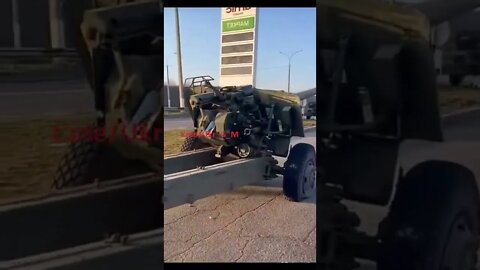 Several abandoned Ukrainian howitzers and KrAZ trucks in the Kherson oblast