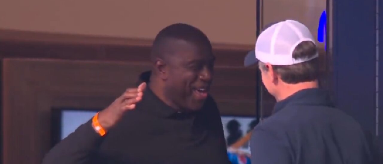 Newsom @ 49ers/Rams game maskless.