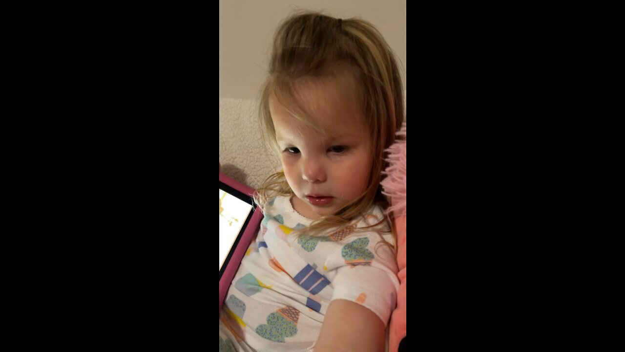 Does Evie have 8 or 10 toes?
