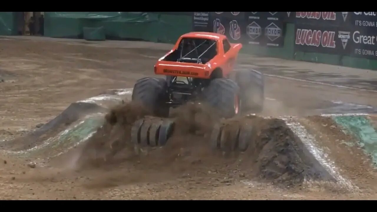 MONSTER JAM = SEE WHAT HAPPENS DURING THE VIDEO = Léo Sócrates