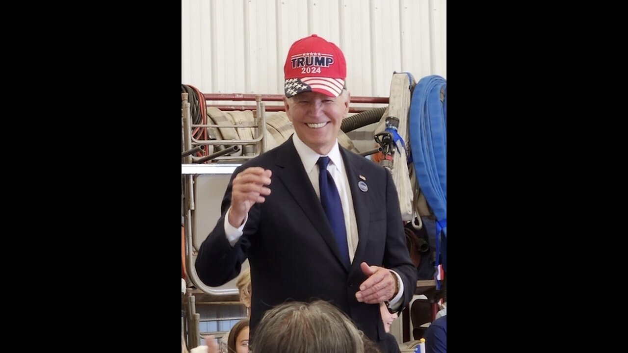 🤣 Biden Puts On MAGA Hat At Request Of "Crowd"