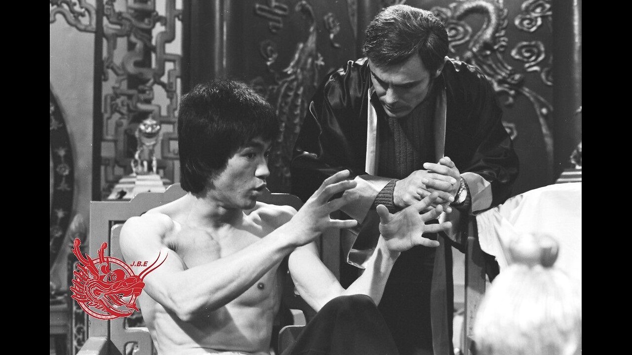 Cross kick Studio Films Bruce Lee Enter the Dragon