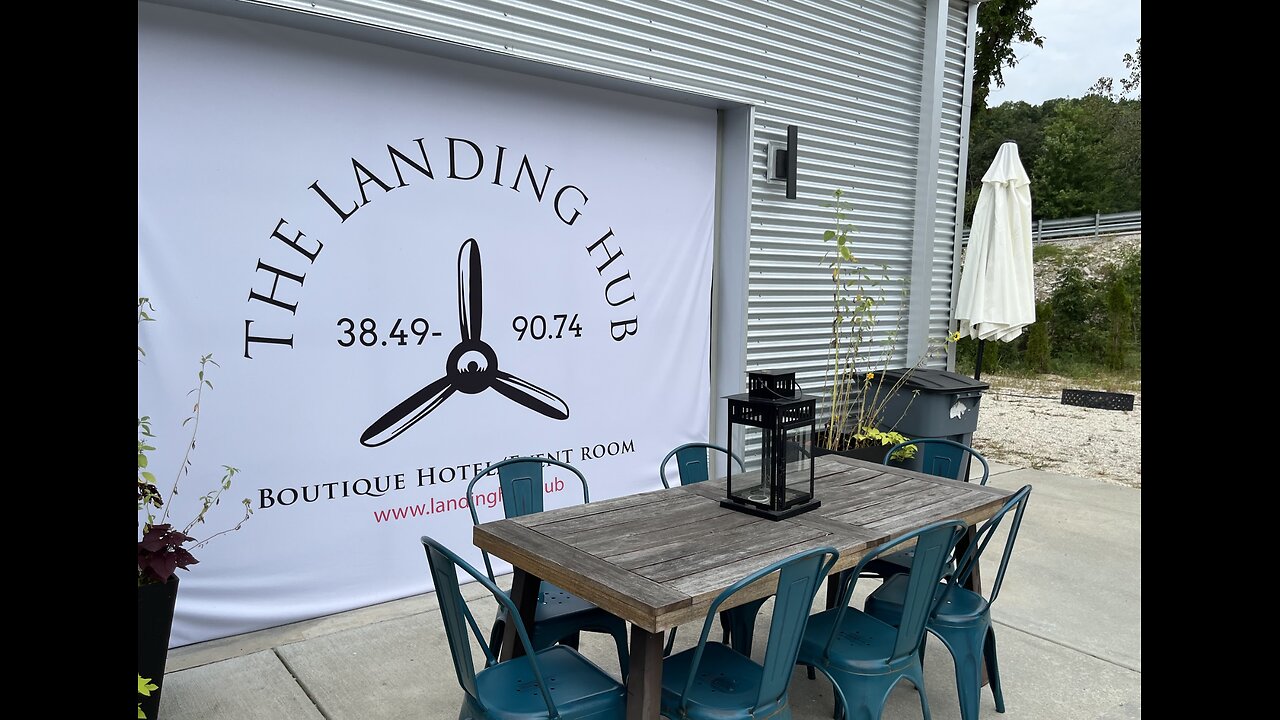 Traveling to a Boutique Hotel in Pacific, MO. We are Live with another Mobile Monica