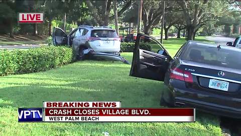 I-95 driver veers off road, smashes into 2 other vehicles