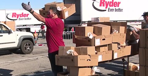 Las Vegas community giving back for Thanksgiving