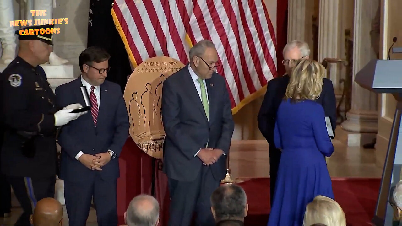 Gold Star mother of US service member killed in Afghanistan refuses to shake Democrat Schumer hand at the congress medal ceremony.