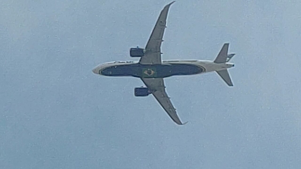 Airbus A320NEO PR-YRW departing to Recife from Fortaleza