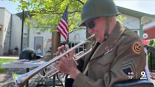 WWII veteran pays tribute to fallen vets one note at a time