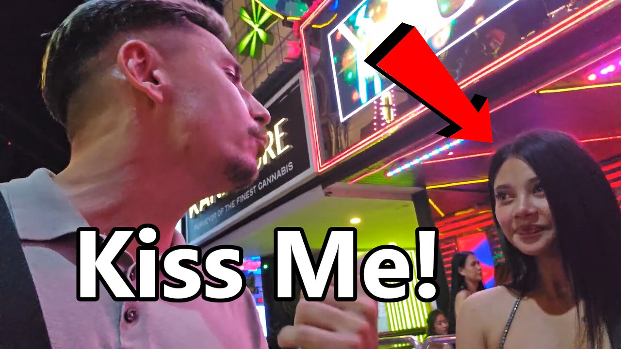 Roberto Vs The World: MEETING HOT THAI GILRS IN BANGKOK PARTY STREET