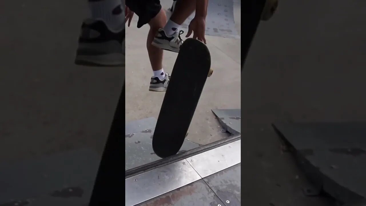 Andy Anderson type trick noseblunt finger flip #skate #skatepark #skateboarding #skateboard #slomo