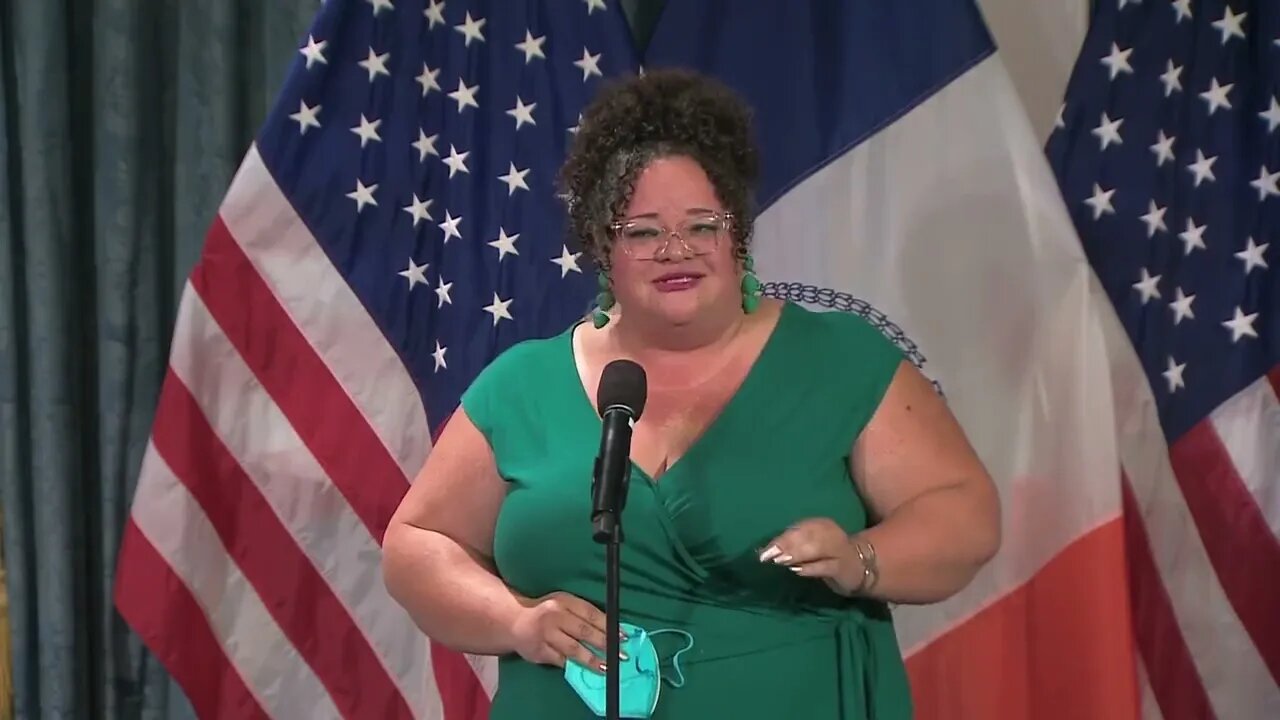 The chair of the National Association to Advance Fat Acceptance speaks at a ceremony.