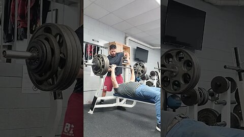 400lbs Raw Bench, Crazy 🤪 old man