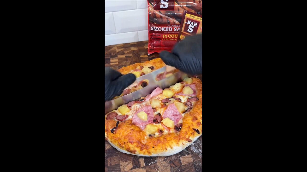 Hawaiian Pizza, should pineapple be on pizza anyway?