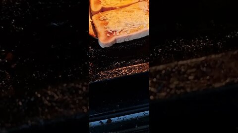 cheese 🧀 on toast for dinner today 😋 enjoy the video and like and subscribe to my channel 😉 👍