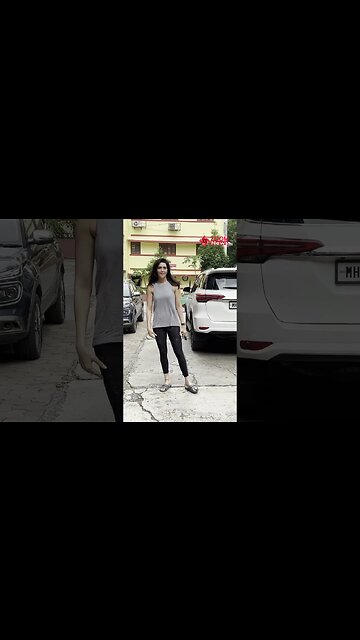 Stunning Karishma Tanna Flaunts Her Huge Figure In GYM Outfit 😍🔥📸