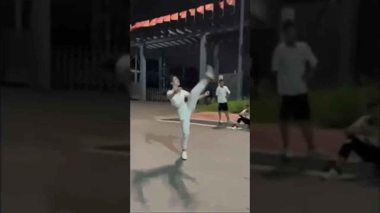 Chinese Girls Entertain With Their Gymnastic Abilities