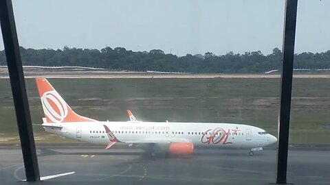 Boeing 737-800 PR-GUP taxia e decola de Manaus para Boa Vista