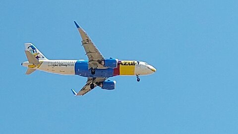 Airbus A320NEO PR-YSI Donald Duck coming from Recife to Fortaleza