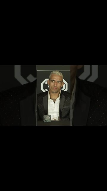 Charles Oliveira knows there's only one road to the title 👑