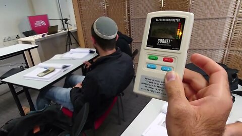 כמה קרינה יש מטלפון אפל, אוזניות בלוטות' ושעון חכם אפל 😱 Radiation From Apple iPhone, Smartwatch