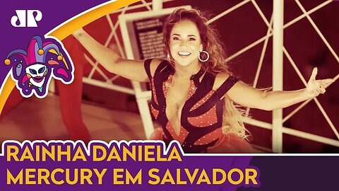 Ninguém fica parado quando a rainha Daniela Mercury passa com o trio em Salvador