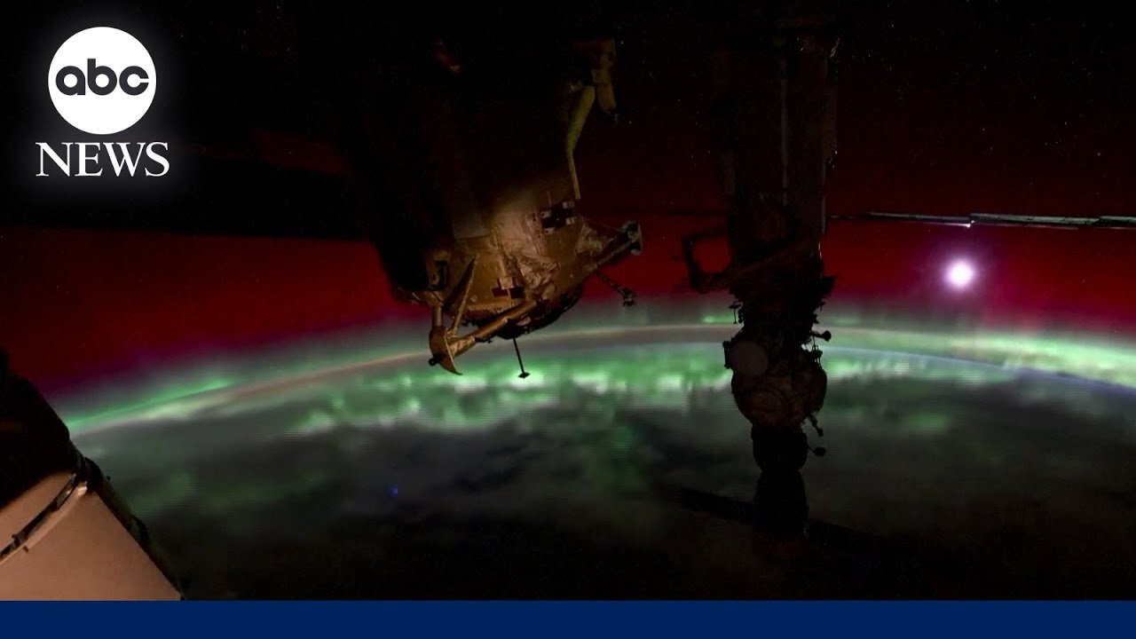 Timelapse shows moon setting into glowing aurora borealis as seen from International Space Station