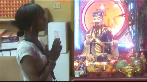 Luodong Shows Black Woman How To Pray At The Temple