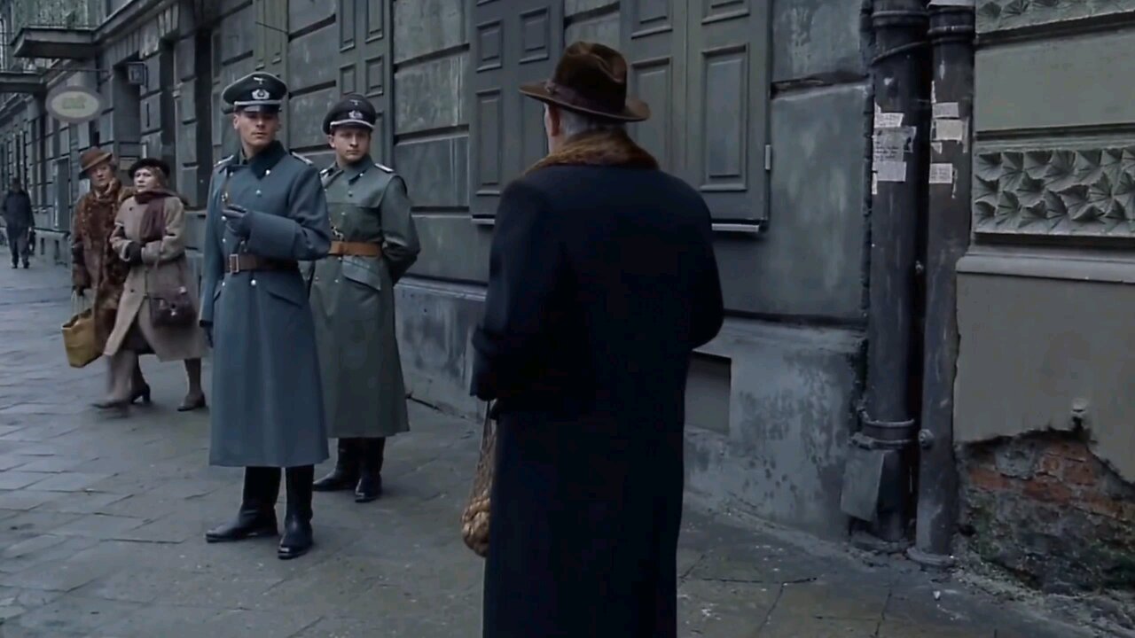 The Pianist - Sidewalk Scene (EN/TR)