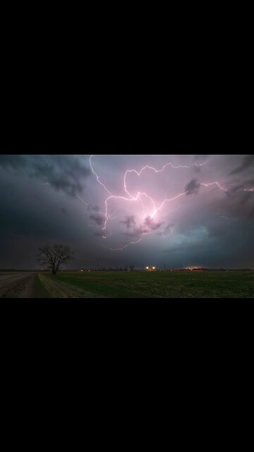Spectacular Lightning show in MB Canada #lightningstrike