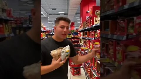 AM FOST SINGURUL CARE A INTAMPINAT ACEASTA PROBLEMA ? #oguritamica #mancaciosul #mancare #biscuiti