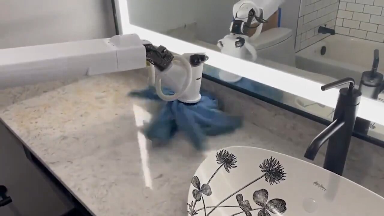 Robo maid keeps hotels and offices spotless