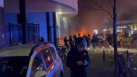 Eritrean gangs are rioting in The Hague right now.