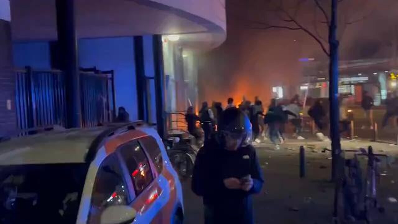 Eritrean gangs are rioting in The Hague right now.
