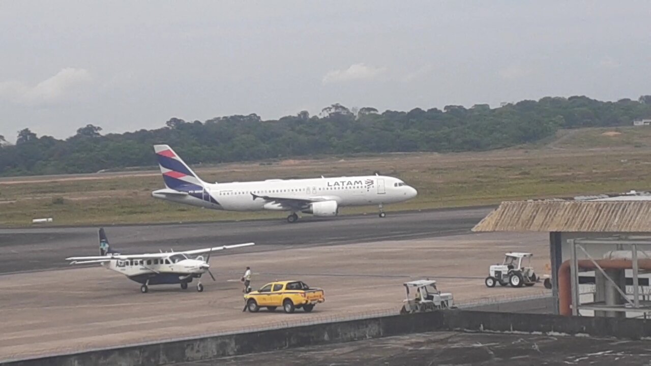 Airbus A320 PR-MHW pousa em Manaus vindo de Guarulhos