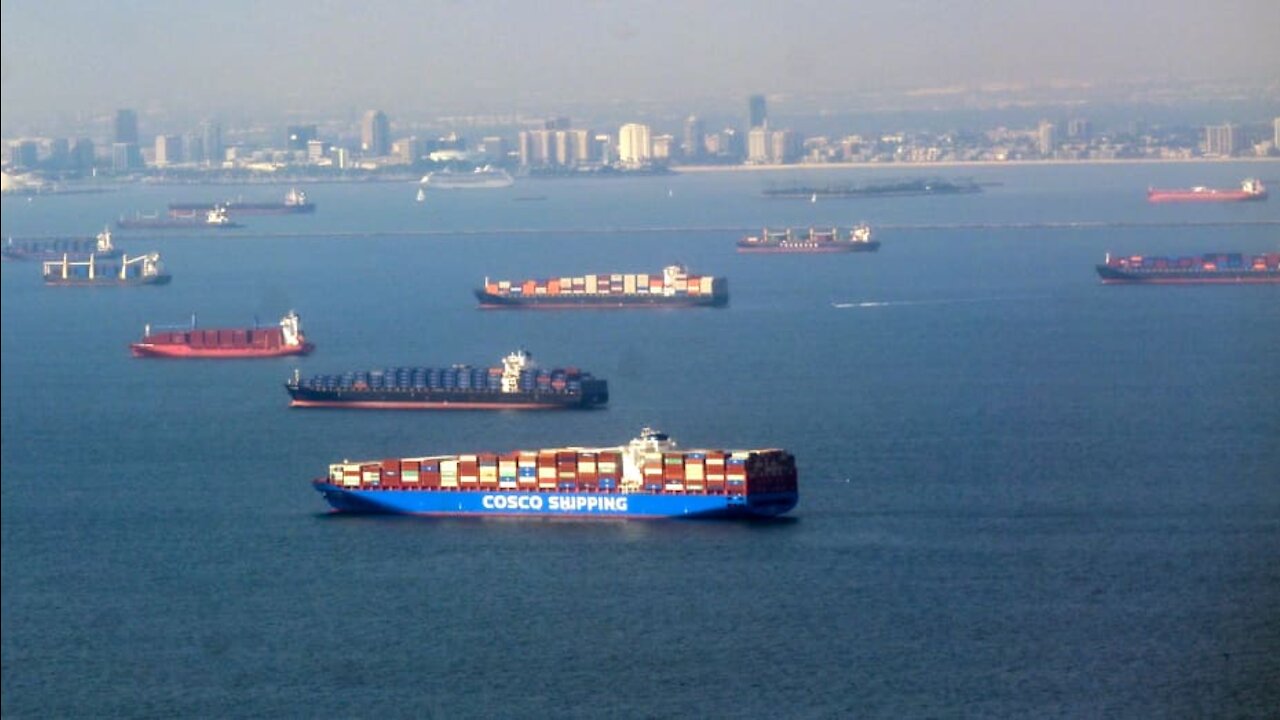 Video shows Cargo ships stuck at California Port