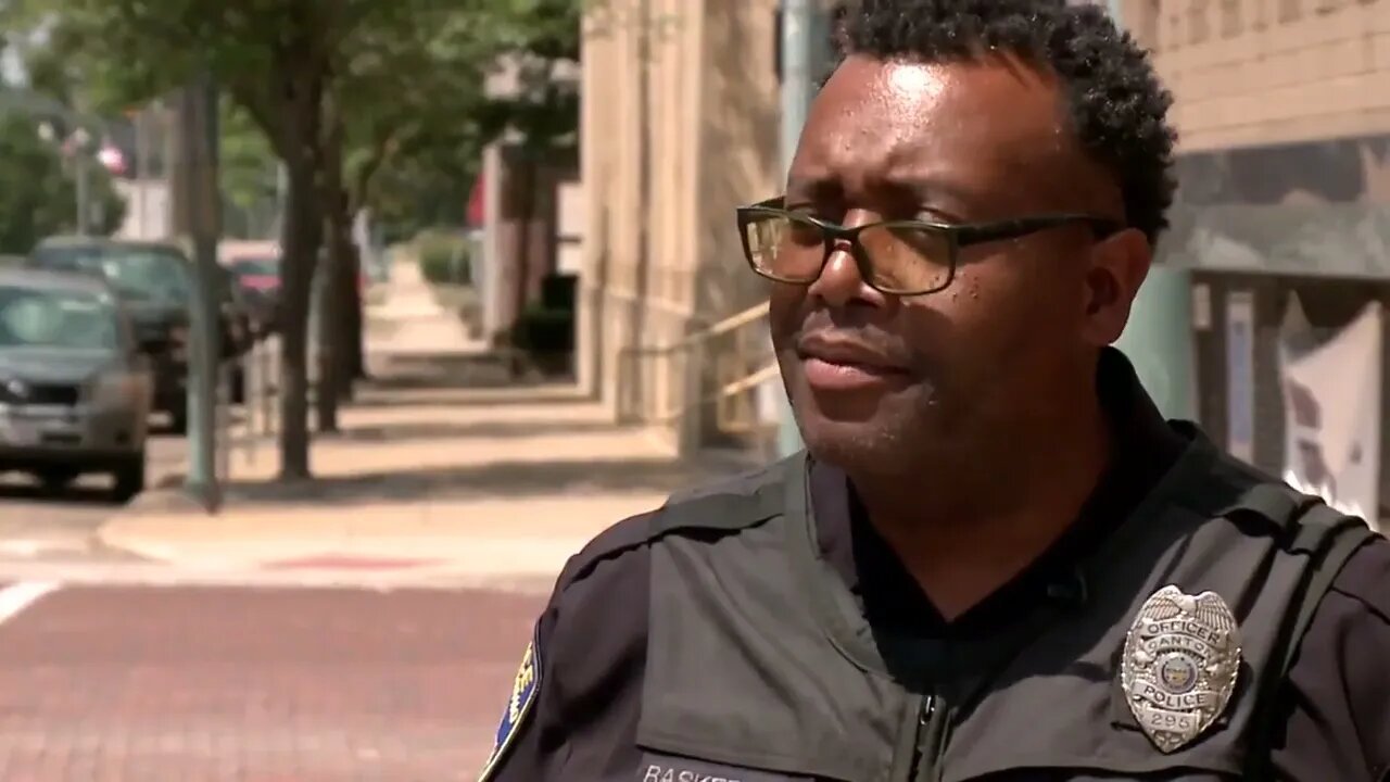 Officer talks man out of commiting suicide!!