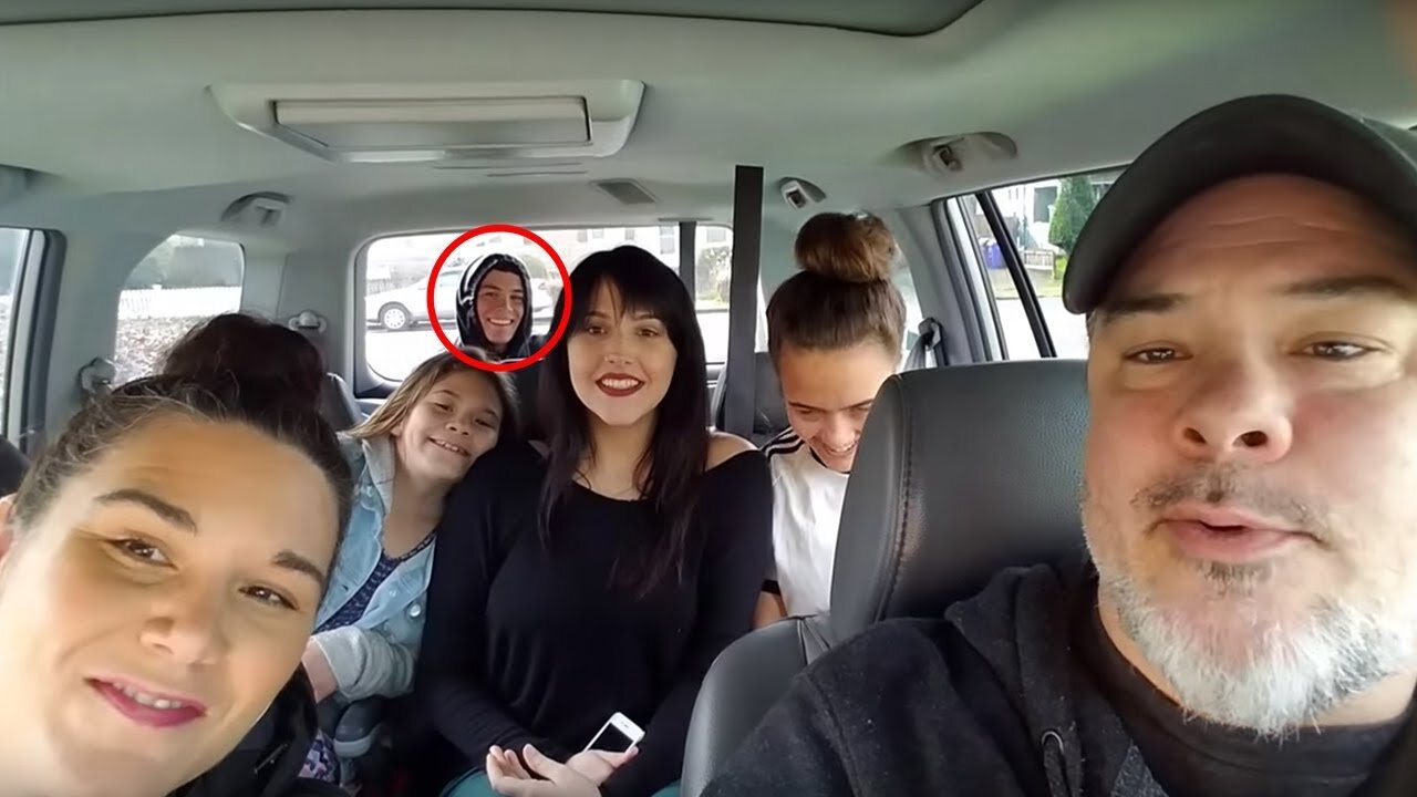 This Dad Went To Take A Picture With His Family – But Then They Spotted Somebody Hiding In The Back